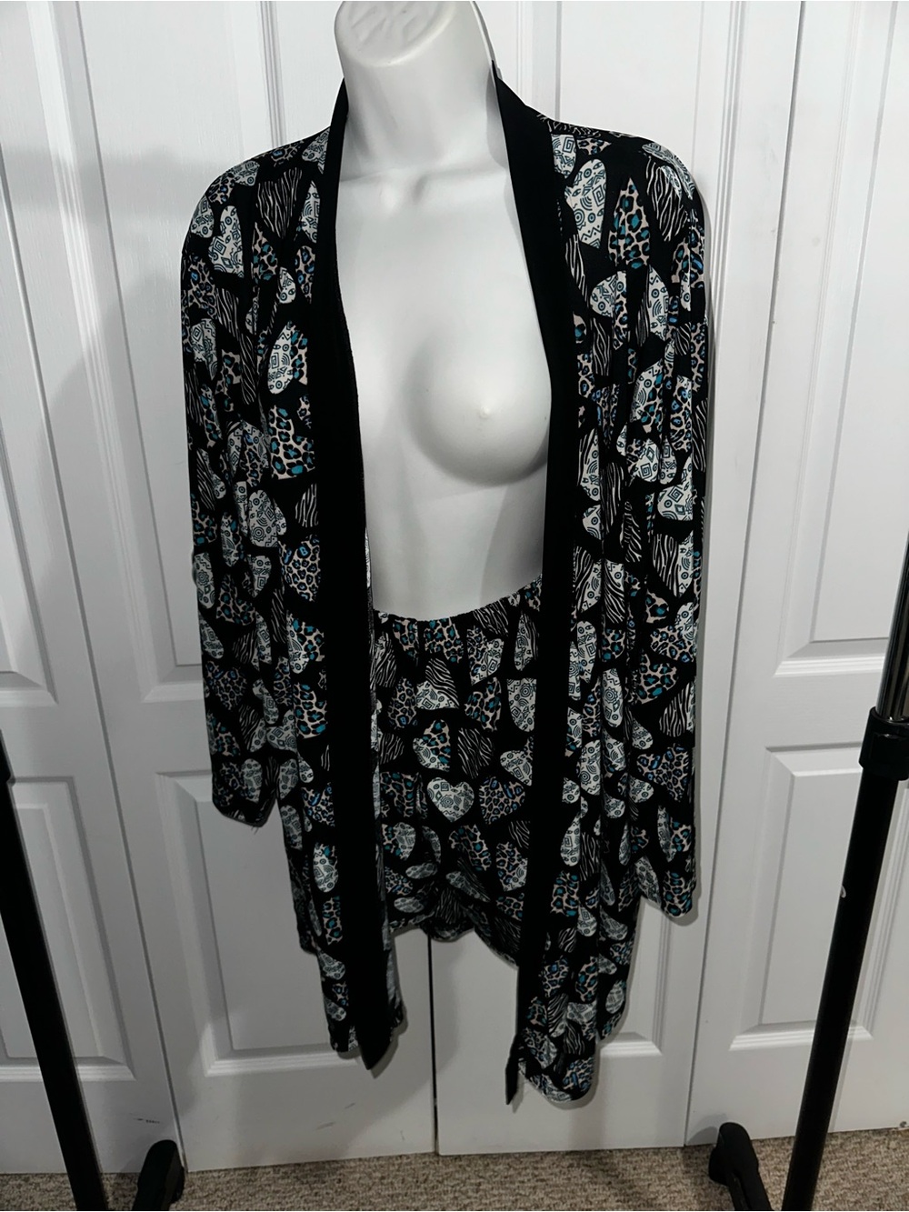 Women's Black Heart-Print Lounge Robe and Shorts Set